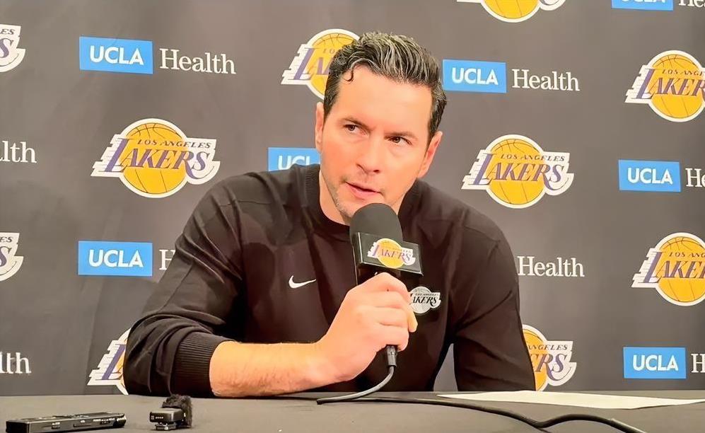 别摸索了！雷迪克赶紧下课吧！
自己都承认“摸索是敷衍”，湖人状态时好时坏断断续续