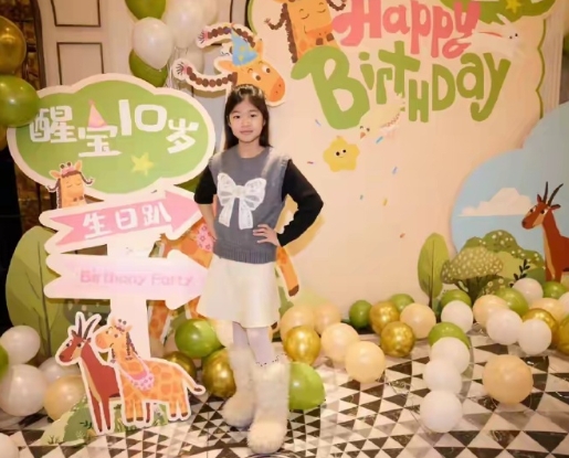 章子怡发文为女儿醒宝庆生，十岁了，和妈妈长得越来越像 ​​​
