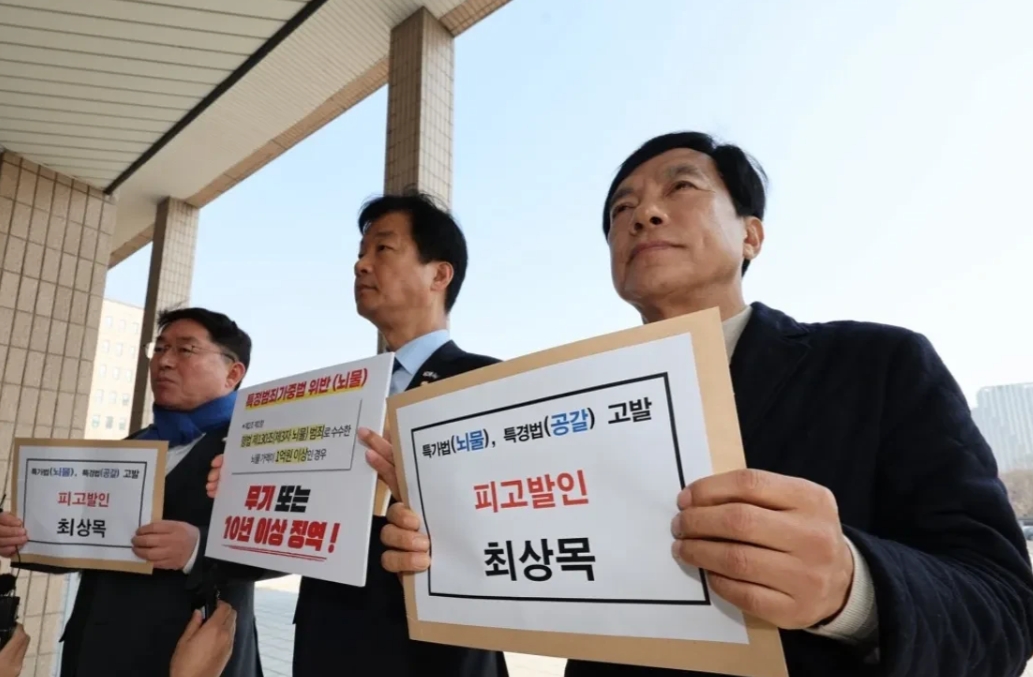 韩国在野党对代总统崔相穆痛下杀手，崔相穆在任命马恩赫法官问题上一再和在野党较劲，