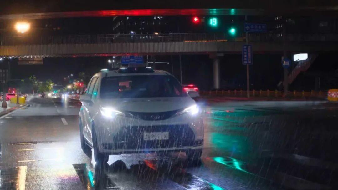 “智驾平权”新年再开打！这次他们成了主角