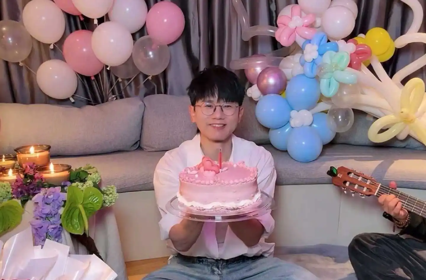 张杰给谢娜庆祝生日，真是恩爱

