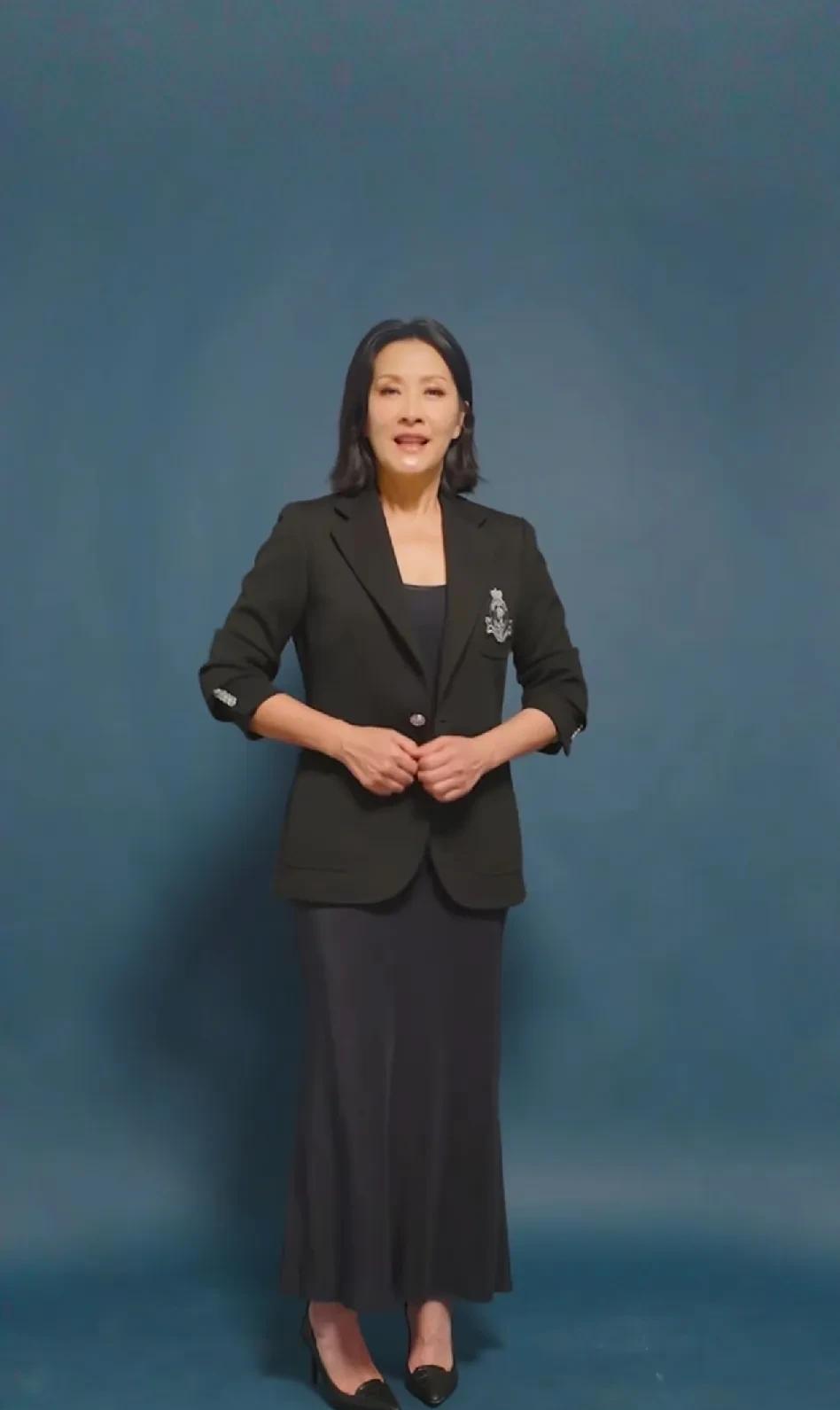 童年女神陈慧珊转行做教育了，头衔是博士， 原来她已经在香港大学修读了博士学位。
