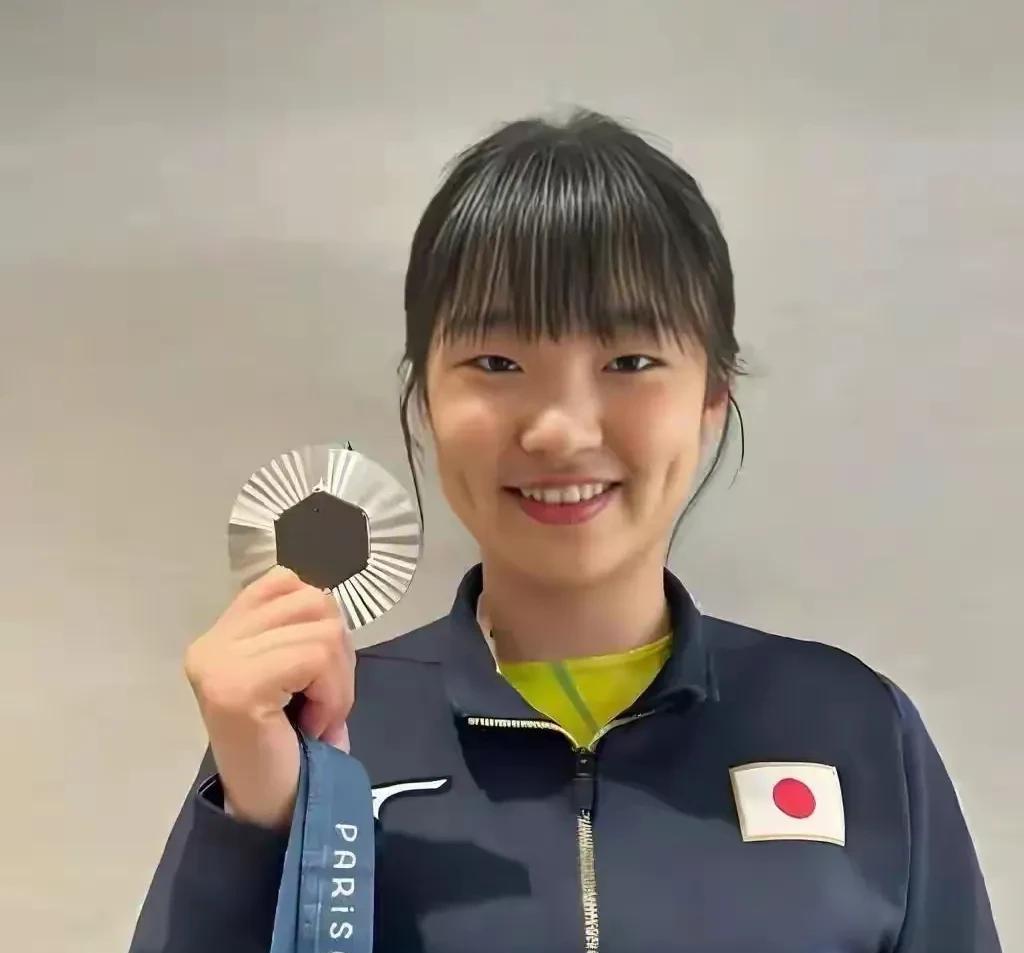 看到长崎美柚的飞速成长，张本美和终于来参加乒超第三阶段了！
这届世乒赛，
有两名