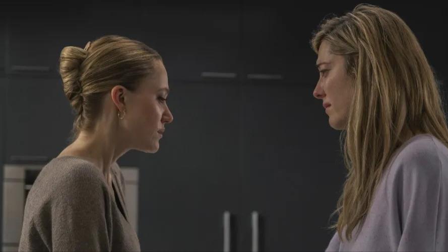 尖叫皇后反杀！《摇摇篮的手》虐雇主，翻拍比原版更贴现代生活