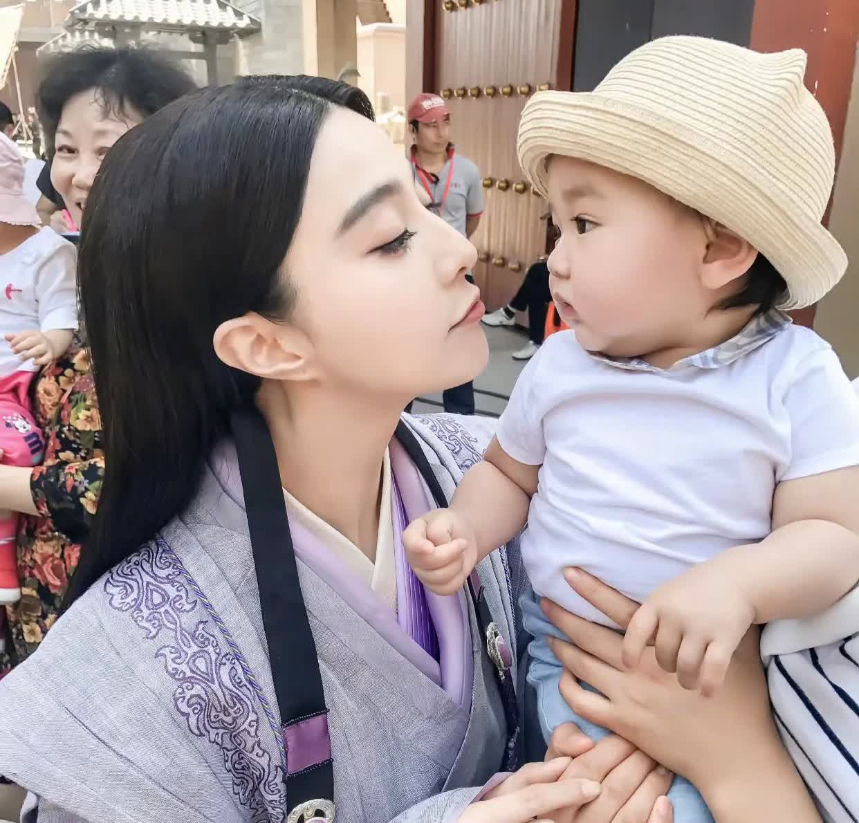 这么可爱孩子！继父叫窝子[灵光一闪][灵光一闪]！情商低！网友跑高云翔那里去打抱