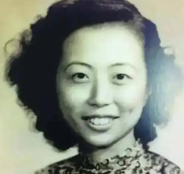 1946年，因会议机密被泄露，蒋介石大怒，让秘书长吴铁城彻查此事，沈安娜知道后，