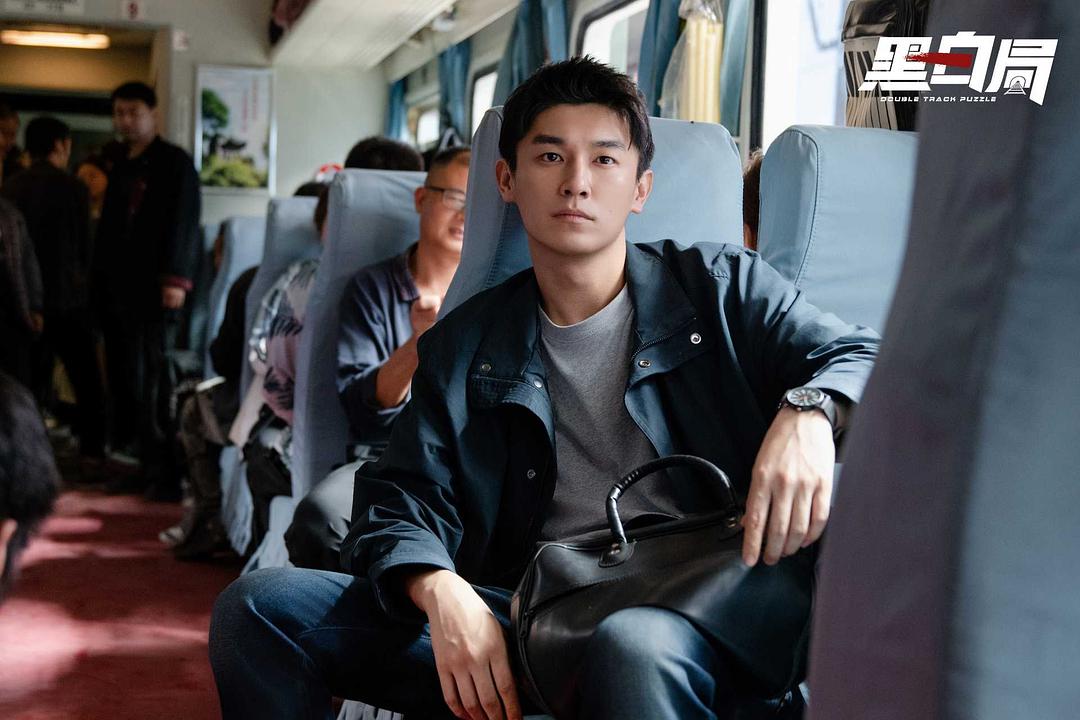    不得不说，《黑白局》这部剧的镜头语言十分出色。导演通过巧妙的镜头运用，将紧