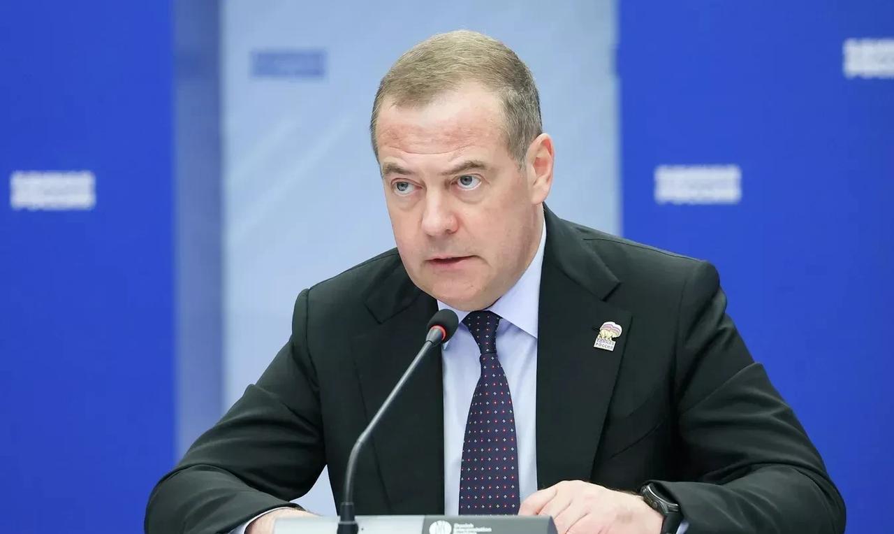 【梅德韦杰夫：特别军事行动的退伍军人将在选举中有尊严地表现】
莫斯科时间2025