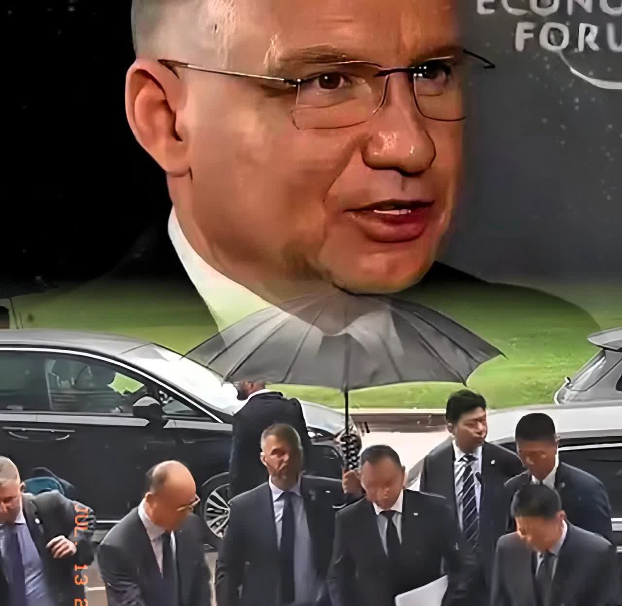 波兰不干了。

波兰总统杜达近日非常不满波兰在对乌克兰援助中的决策地位，威胁