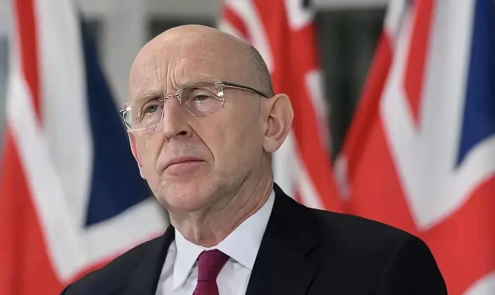 英国哪儿来的底气？
俄罗斯卫星通讯社7月28日报道，英国国防大臣约翰.希利在访问