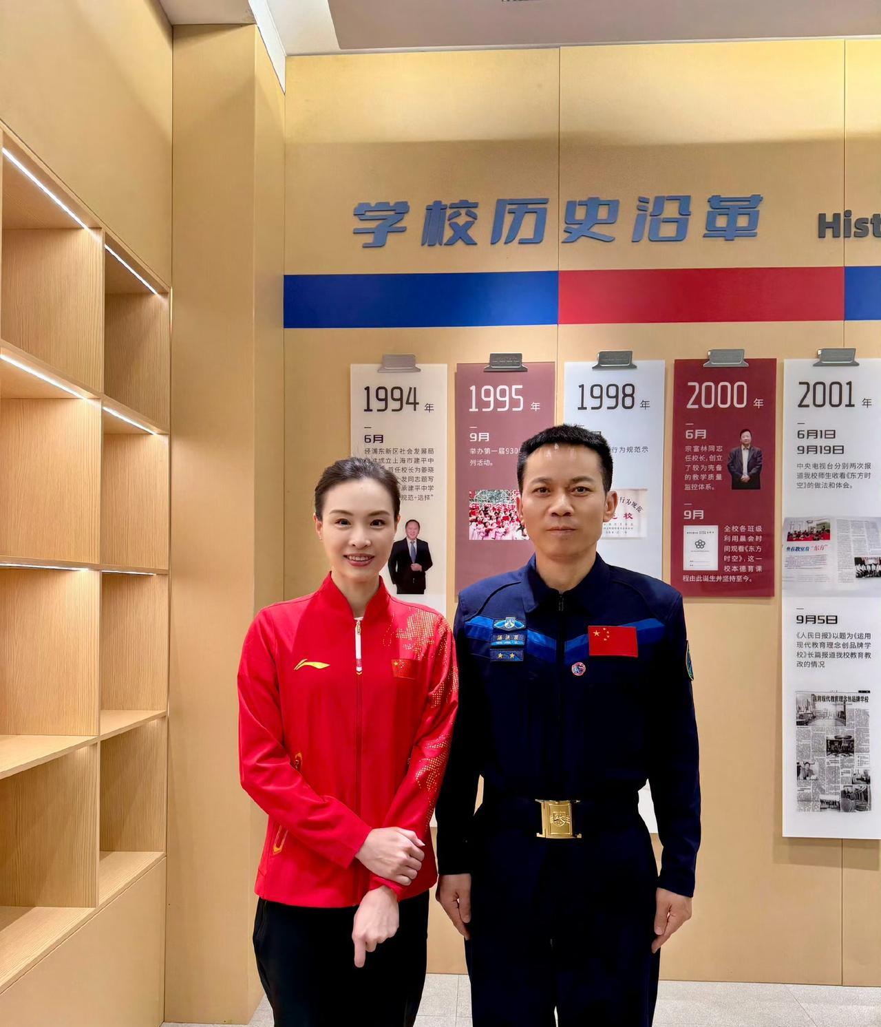 奥运冠军吴敏霞说自己追星成功好开心！
4月27日，吴敏霞在个人社交平台发文，分享