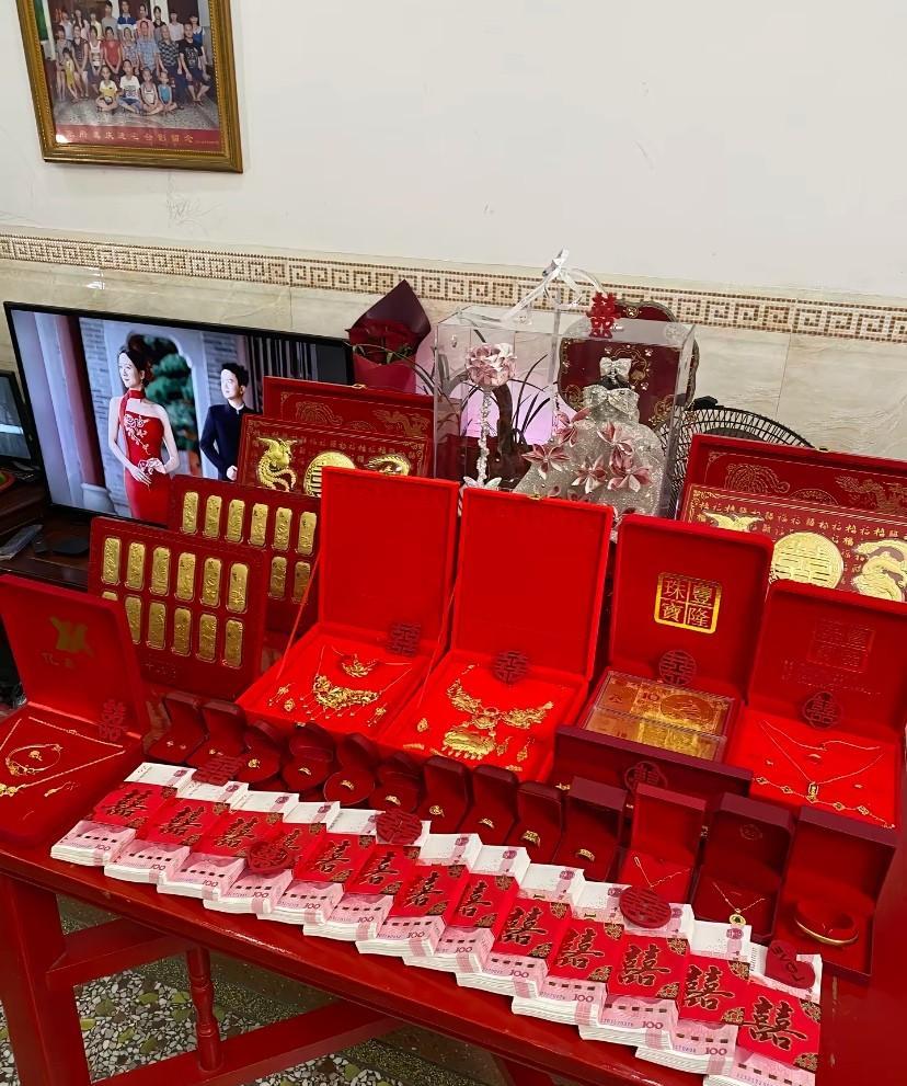 闺蜜命真好！35岁终于找到自己的归宿，这婆家实力太强了吧，我长这么大也没见过这么