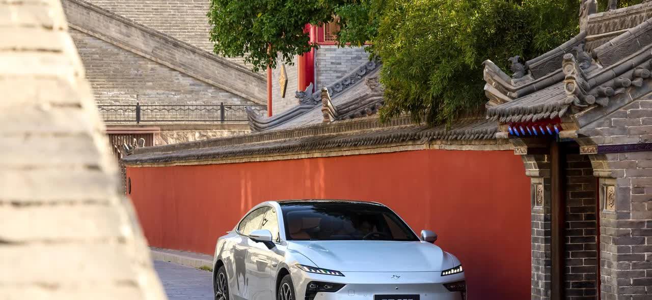 我国最赚钱的车企是： 
第5名 吉利汽车﹣﹣全年盈利53亿元；
第4名 长安