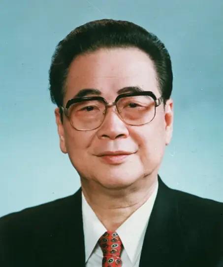 1992年7月，邓颖超因病离世，谁知，邓颖超留下的最后一句话不是嘱托，而是“李鹏