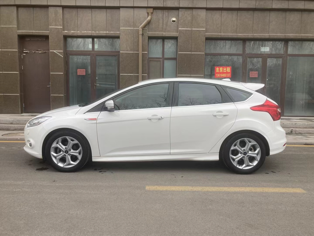 了却心中执念入手福克斯2.0MT
一直喜欢手动福克斯，2014年买车时，想买个2