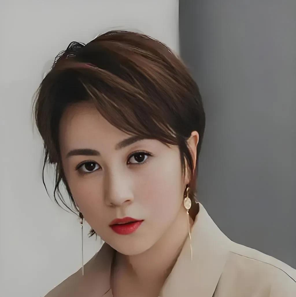 马丽说，我42岁，前半生告诉我，不要指望任何人。只有经历了很多事情后，才会明白求