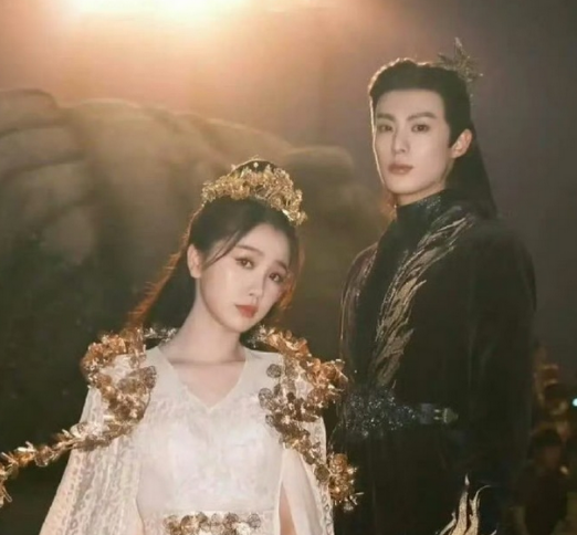 纯路人来说说：《苍兰诀》当时是王鹤棣抗剧还是虞书欣带飞的？ ​​​