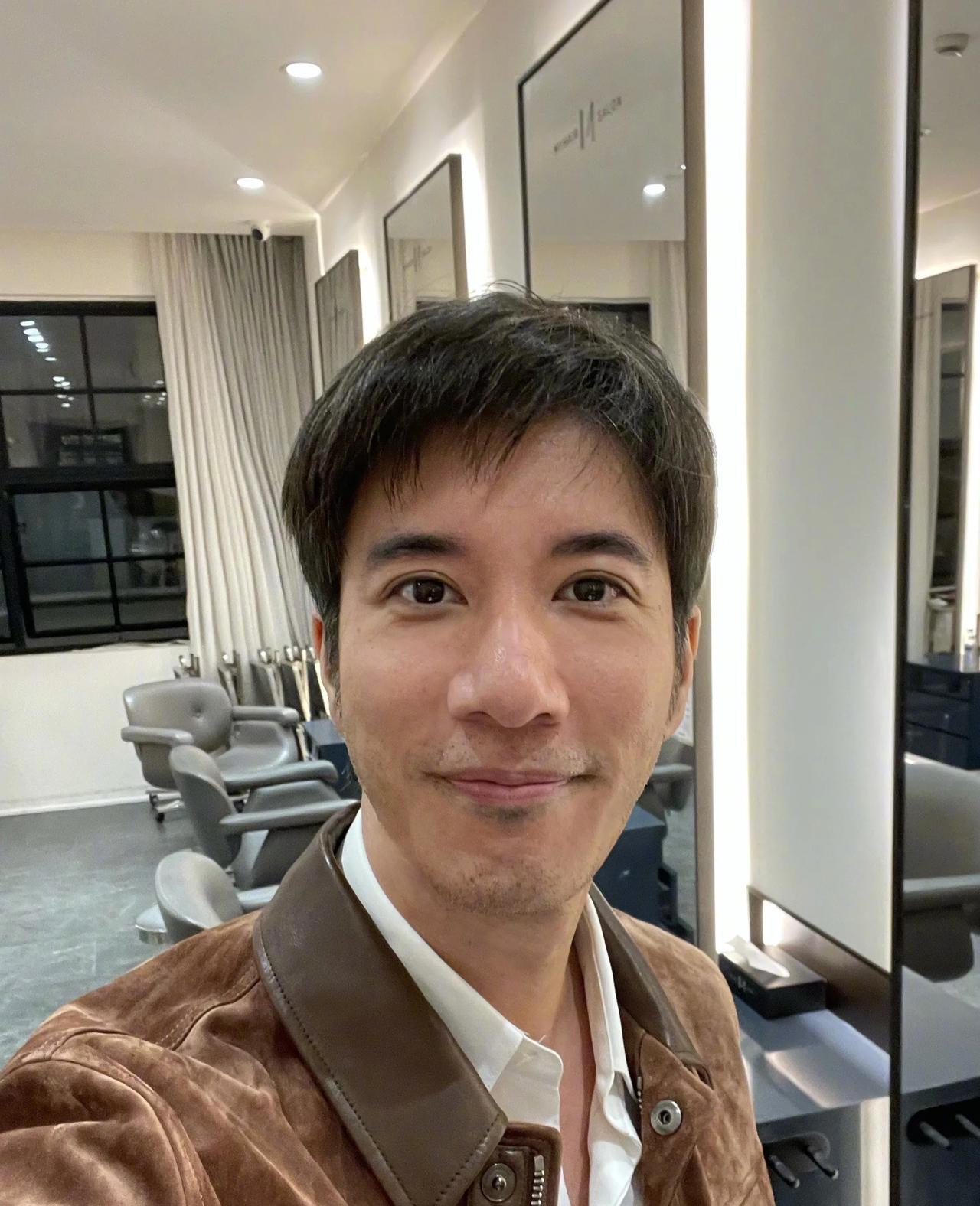 有没有这种可能？王力宏是她们家族斗争的牺牲品。
王力宏在宗馥莉掌权之前，一直是哇