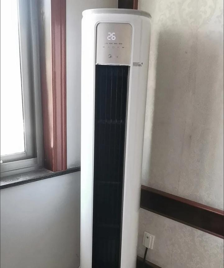 一定要听劝，
这么热的天，
别在乎电费了，
赶紧打开空调吧，
先让自己凉快了再说