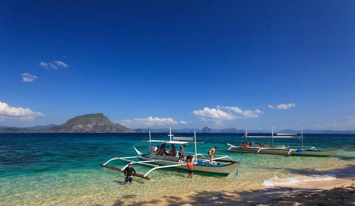 “要是中国愿意，菲律宾可以成为中国的一个省！”



这句话出自菲律宾前总统杜特