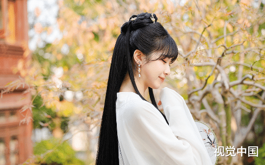 未婚夫为了青楼女子竟找了面容相似的替身与我成婚，可他想不到最后替身成了真的，而落魄回来的他成了冒充者