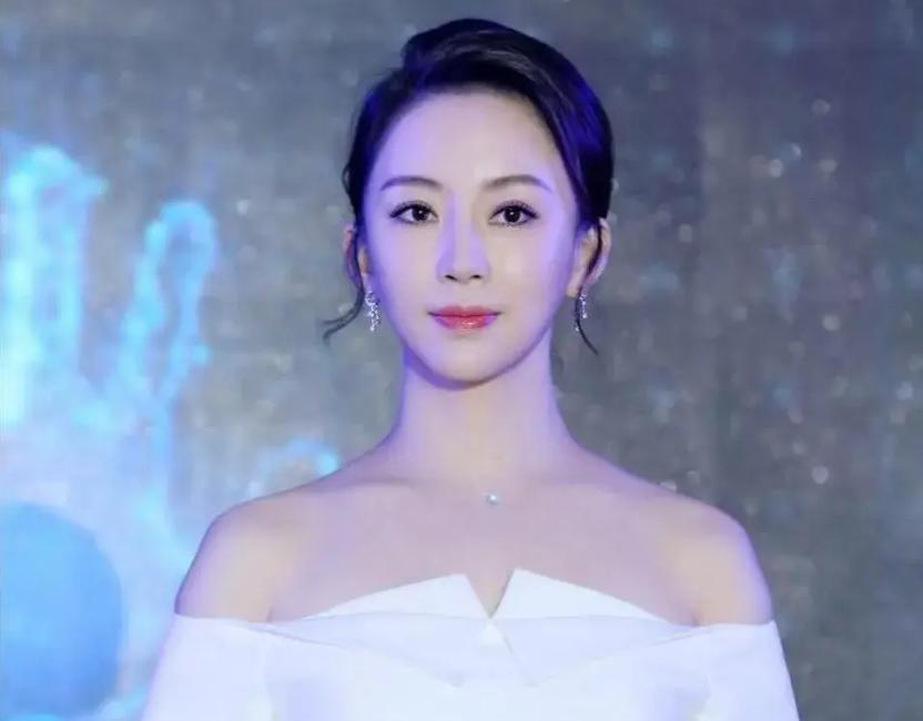 2014年，身价过亿的九球天后潘晓婷公开征婚。
可是男生们看到择偶条件后却纷纷望