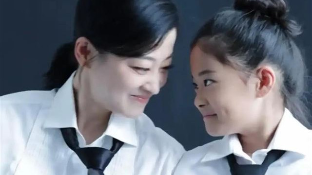 梅婷携女儿拍时尚大片，母女同框颜值养眼，11岁快快模样好像妈妈