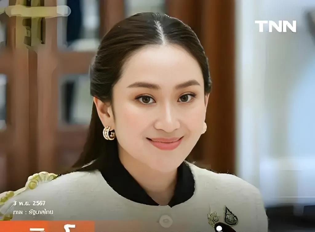 这场泰柬之战，佩通坦这个美女才是最大赢家！
大家都说泰国总理佩通坦的眼睛会说话，