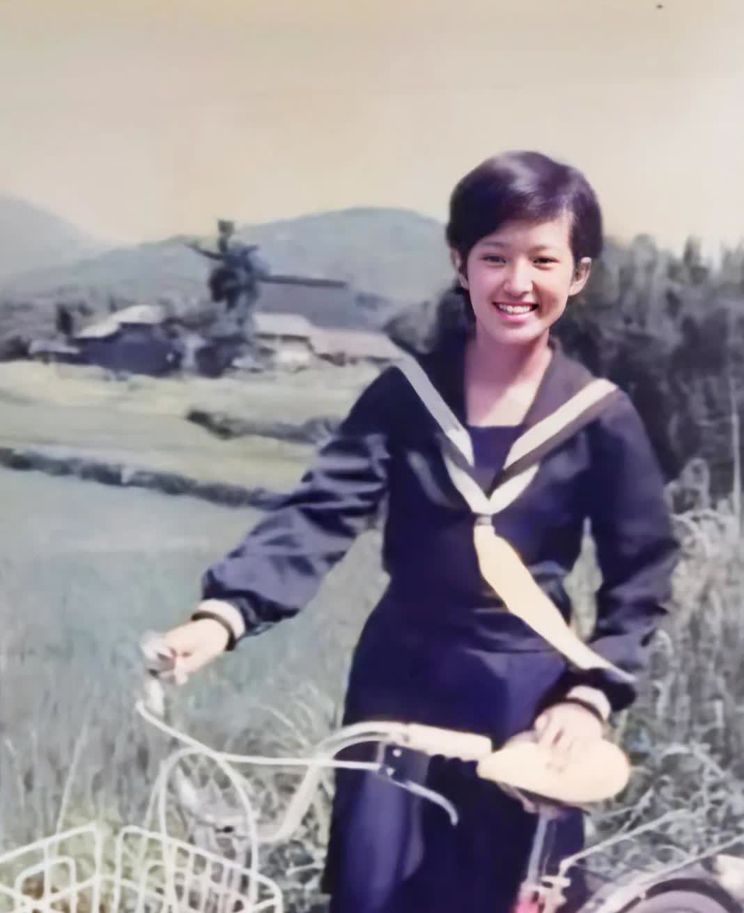 山口百惠骑28大杠了。
14岁的百惠。
16岁的百惠。
17岁的百惠。
