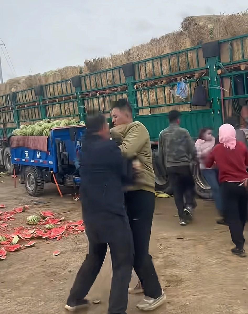 某地区瓜农去年不是坐地起价么，从刚开始讲好的几毛钱装完车要几块钱，然后被发上抖音