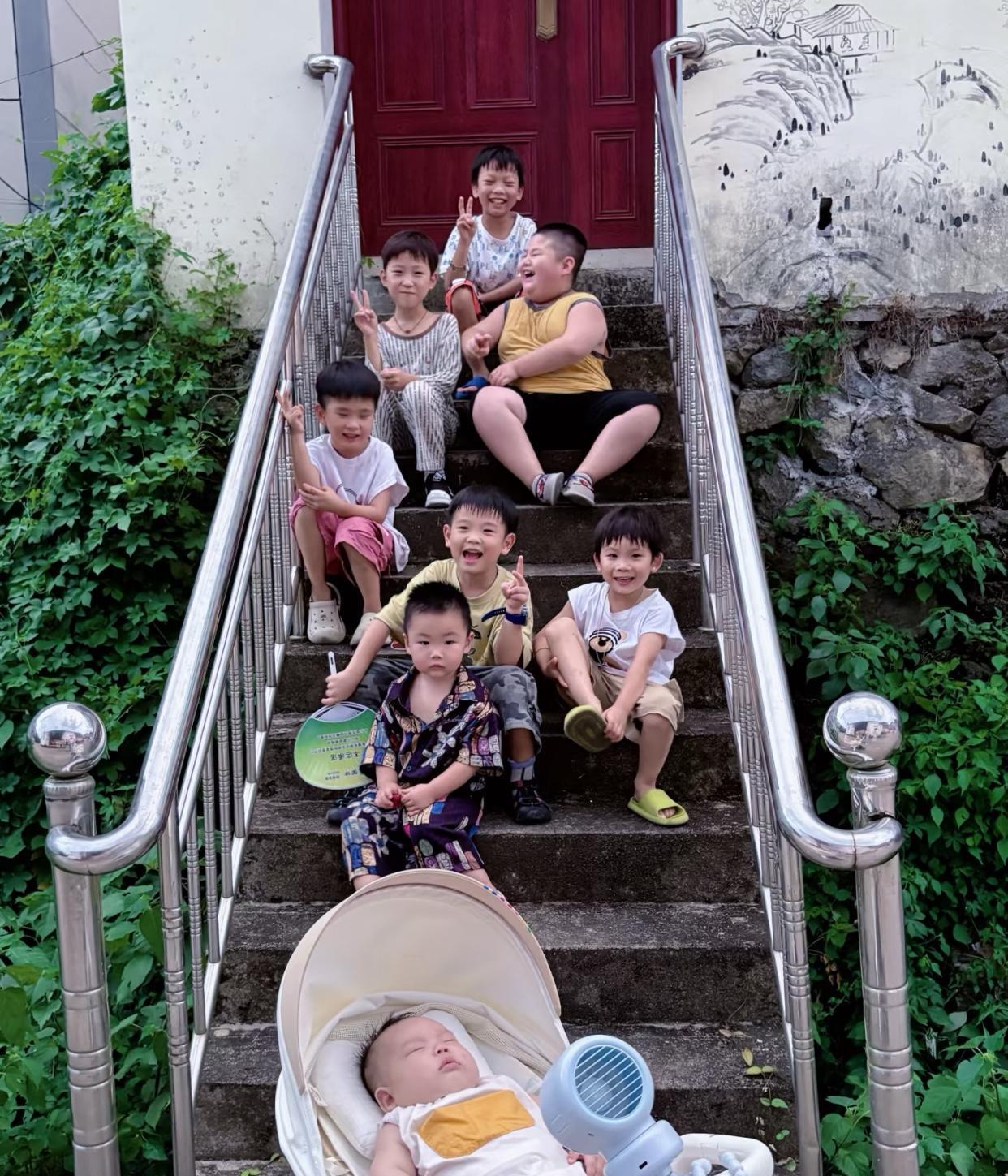 我也想问问老天爷，
为啥我家姐妹好几个就是生不出一个女儿？
我妈生了四个女儿被旧
