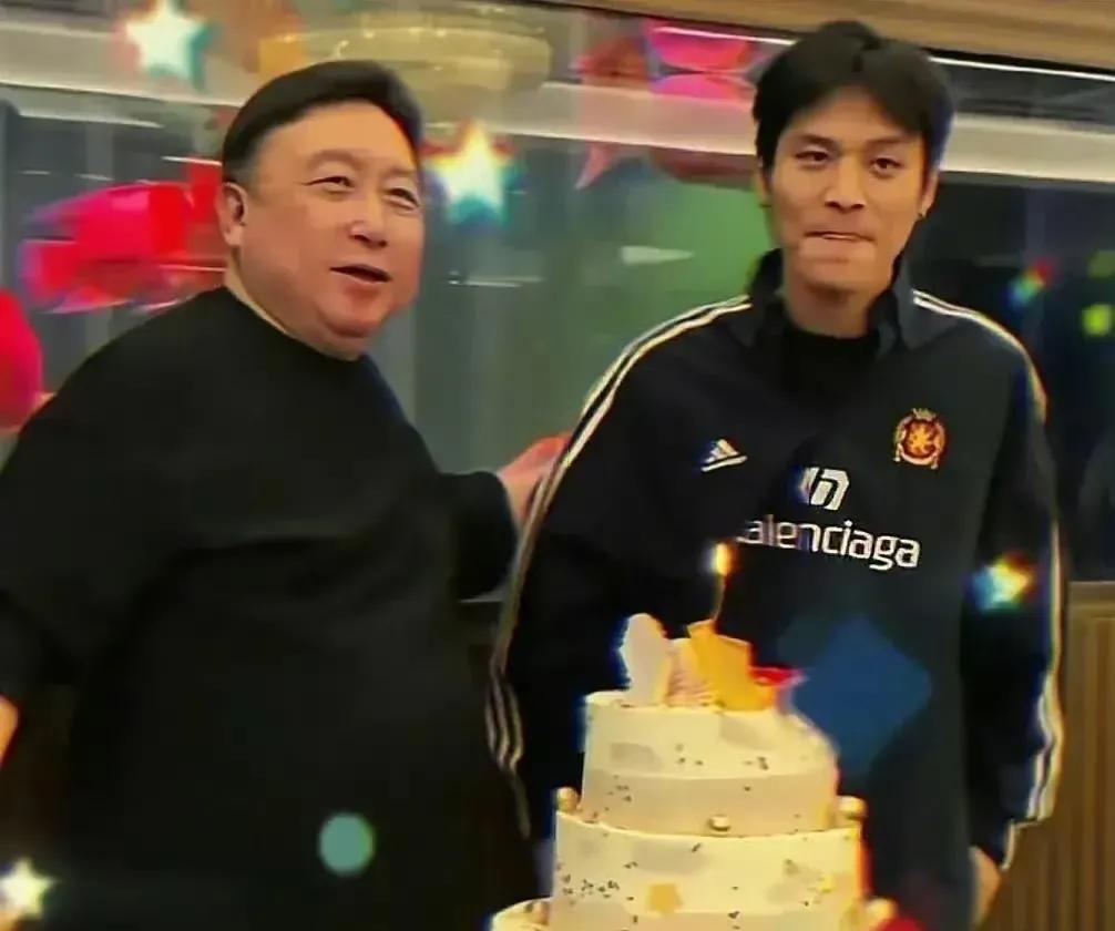 小杨哥这是想复出了，5月3号现身王晶生日会，彻底把自己和港圈绑定了，本来老老实实