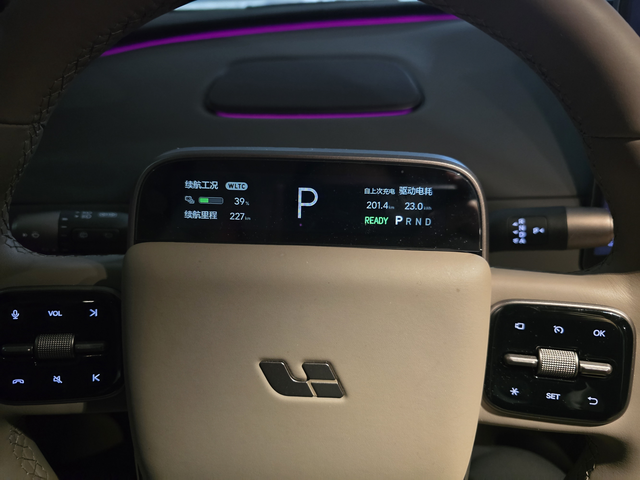 i8冬季高速120能耗
长春亚泰会议中心酒店里的理想超充站充到95%电量→龙嘉机