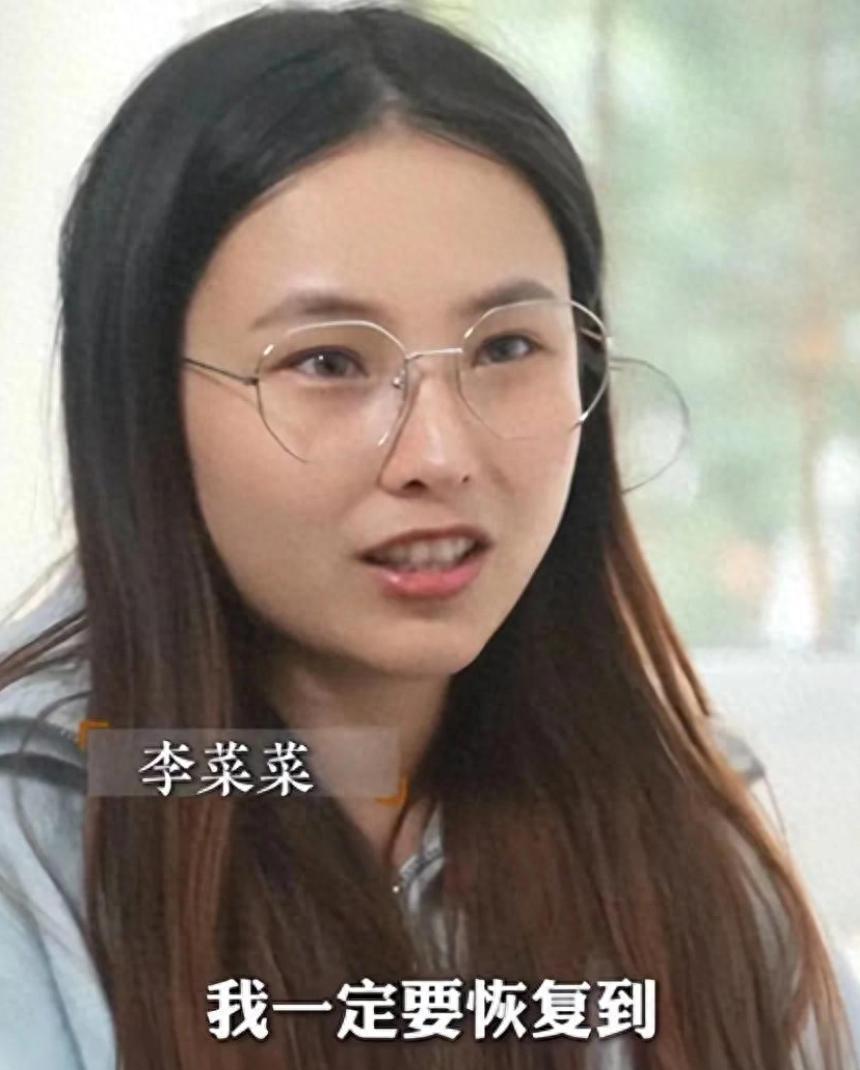浙江，95后女孩患"不死癌症"，瘫痪在床，家人放弃让其自生自灭！女孩不认命，坐着