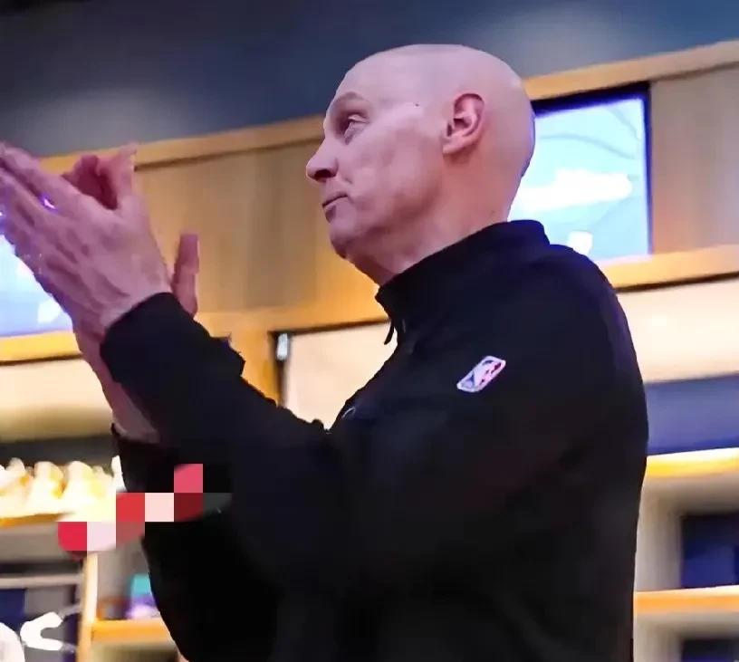 卡莱尔：对优秀教练的追求有错吗？尼克斯不该被你们嘲讽。
正在征战总决赛的卡莱尔也