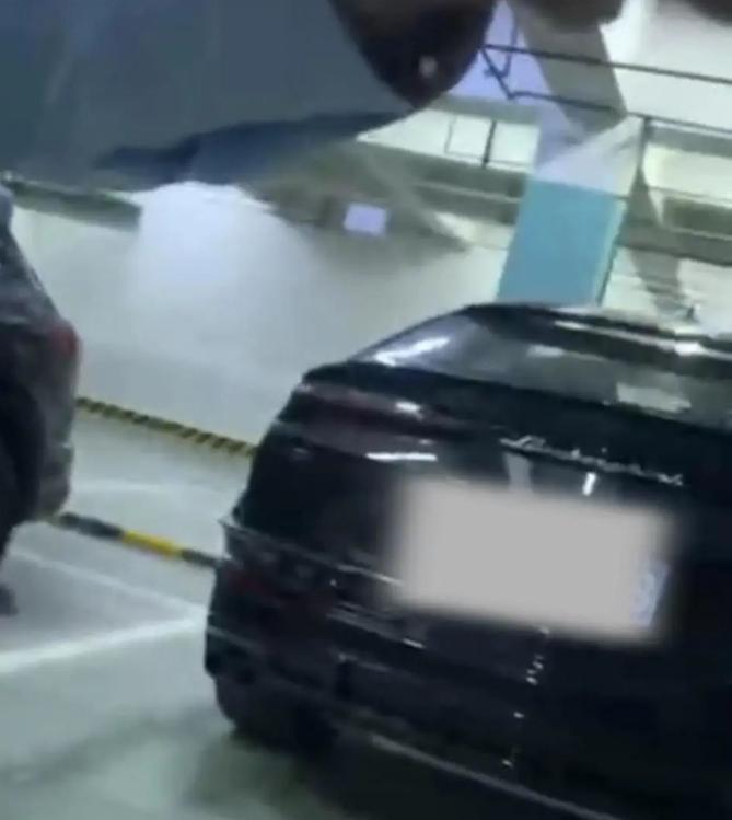 “谁的错？”浙江宁波，一代驾送兰博基尼车主回家，垫付了5元停车费，可到了之后车主