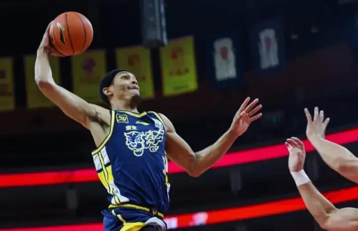 在NBA夏季联赛能拿20+、30+得分的球员，就是好外援？有了阿姆斯、贝兹利的参