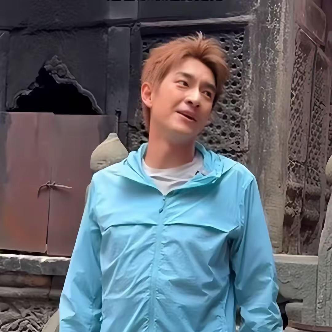 37岁林更新武当山生图曝光！眼角细纹藏不住，但这才是男人该有的真实感！[点亮平安