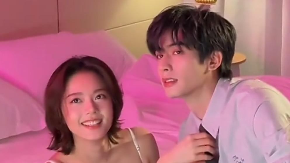 宋威龙被扯领带眼神变化引热议！这段花絮CP感溢出屏幕