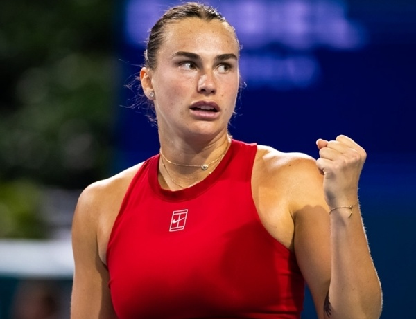 北京时间3月28日凌晨，WTA1000迈阿密站半决赛上演强强对决，世界第一萨巴伦