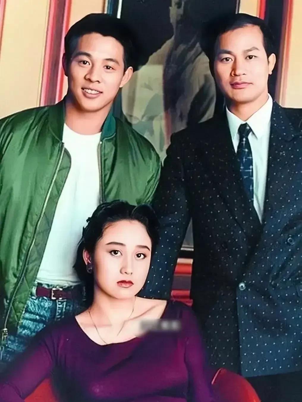 我发现，很多三白眼的女人都是精品美女，比如林青霞、胡因梦，当然了，利智也不例外。