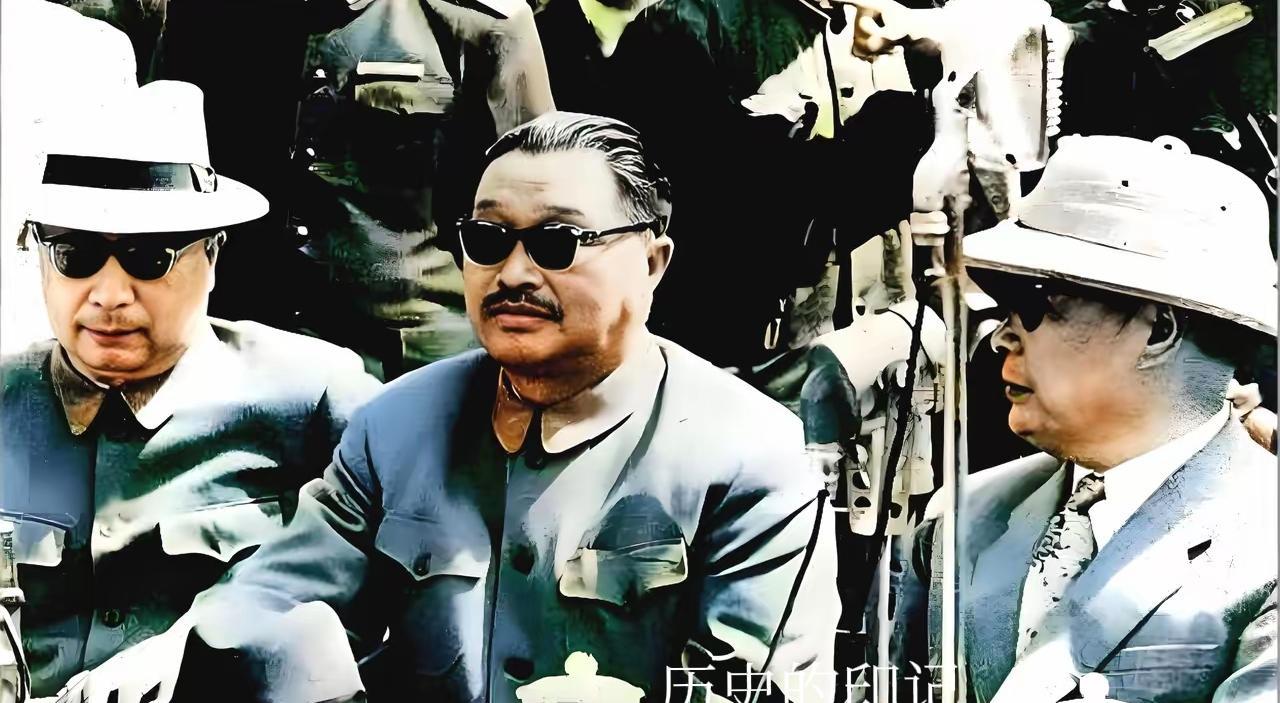 历史老照片分享。
上世纪50年代，聂荣臻，贺龙，陈毅三位元帅一同观看航空表演时，