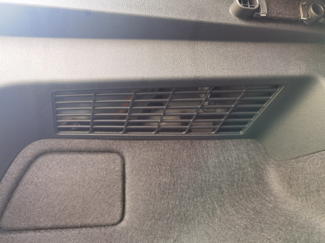 途岳后备箱漏水
一下雨后备箱哪里就漏水也不知道怎么回事，有懂得大哥们有啥好办法么