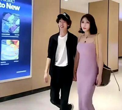 惊掉下巴！庞麦郎“咸鱼翻身”，龚玥菲贴身伴舞闹绯闻
家人们呐，娱乐圈这瓜田里又冒