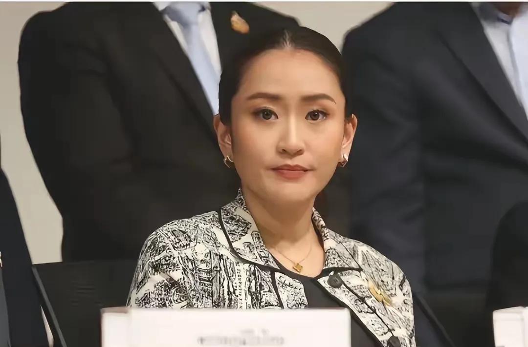 估计洪森后槽牙都咬碎了
佩通坦稳了，不降反升，泰国宪政公报网发布了泰国国王御准的