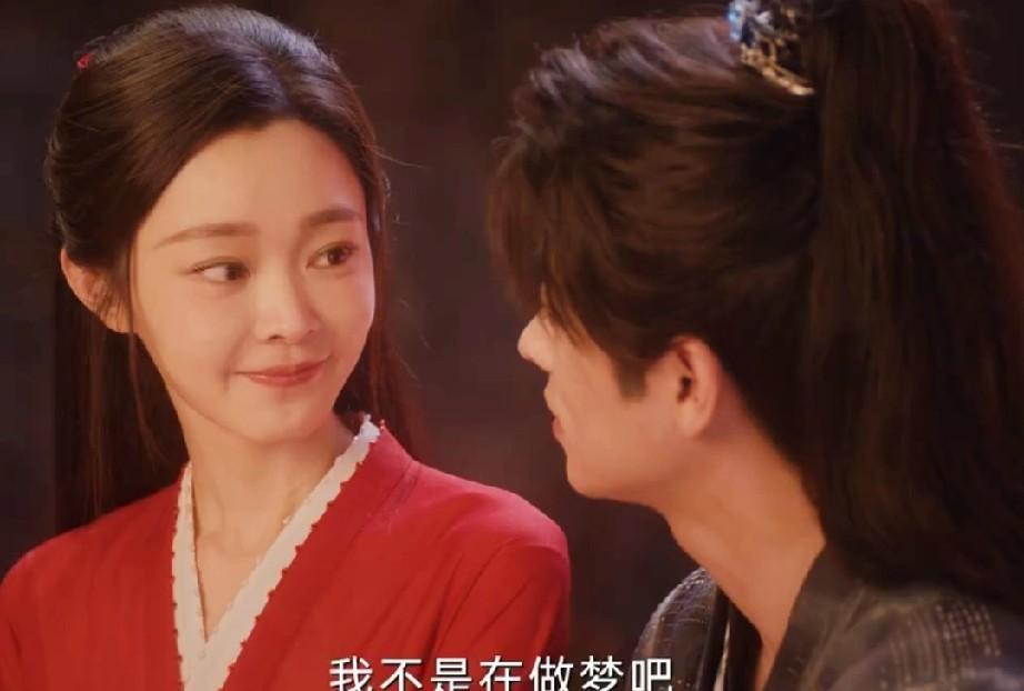 《与晋长安》晋安跟黎霜成亲时，他体内的玉玲珑还没取出来
不是没取过，是取过一次，