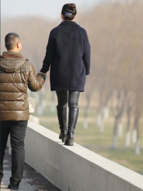 三十年的同窗情谊，本应是人生中最珍贵的回忆之一，可呼和浩特的赵女士和王某，却因为