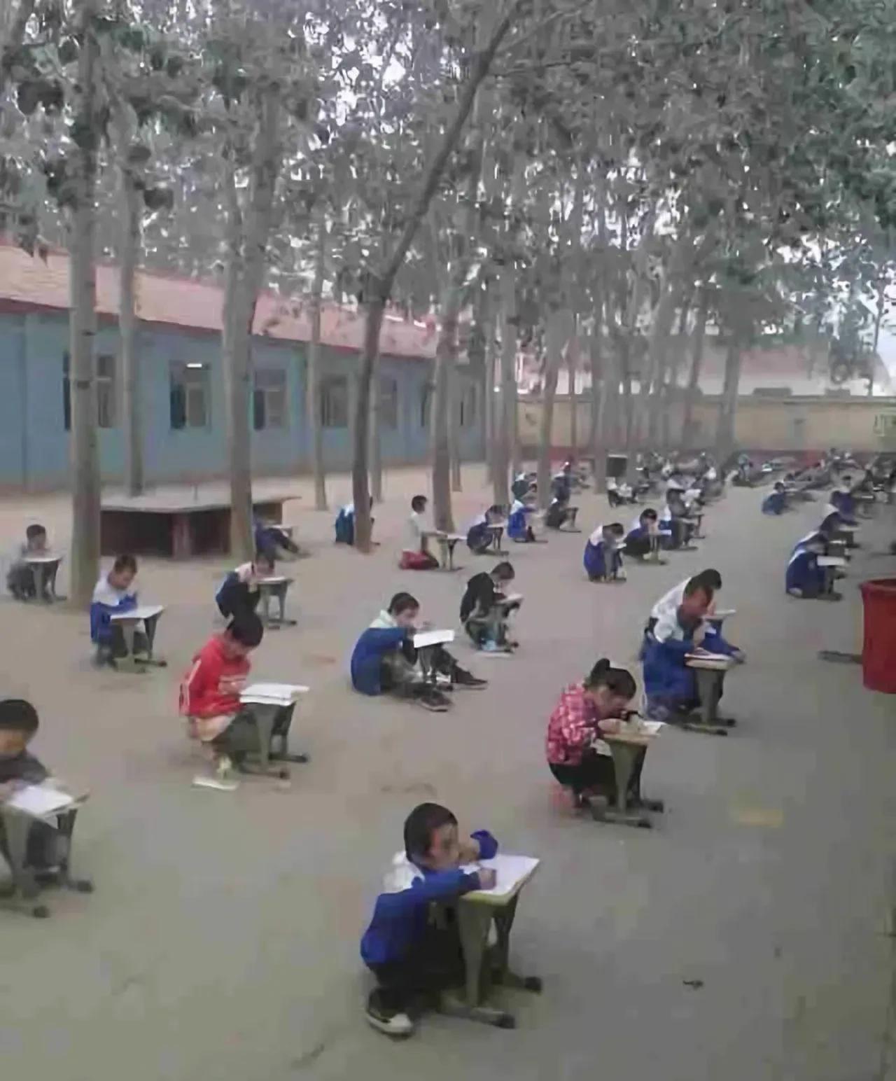 有人说是噩梦，小时候冬天也在外面，冷得要命，笔都握不住，最后冻得受不了提前交卷了