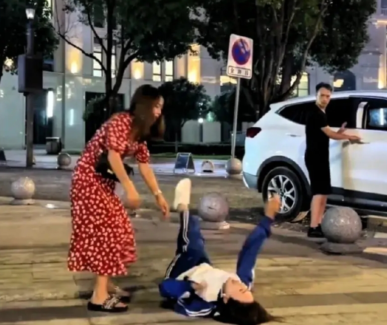 为什么要把离婚的事瞒着，这下这个女儿的一辈子，都有可能毁了！这对夫妻，早早的离婚