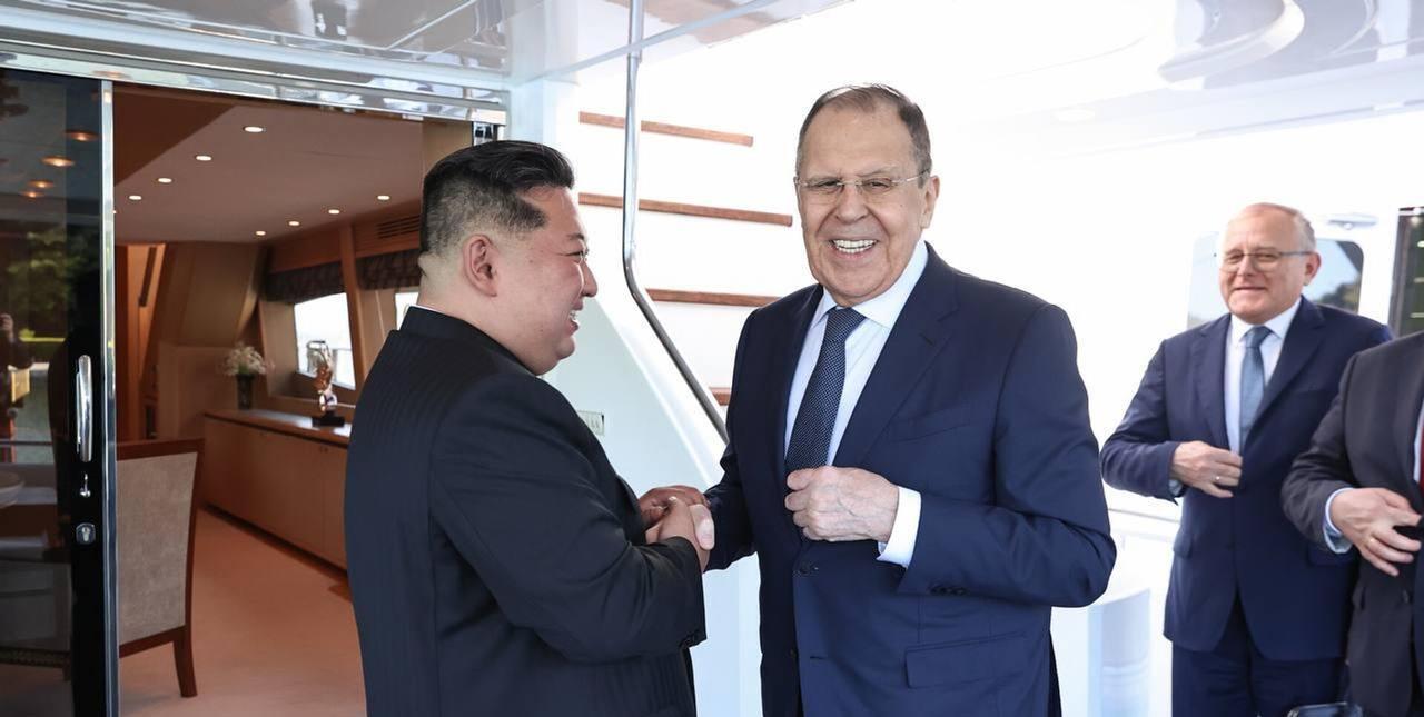 拉夫罗夫在与金正恩会面时调侃吸烟一事
俄罗斯卫星通讯社 2025年7月12日, 